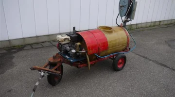 Douven 300 literes permetező kocsi tömlőhengerrel