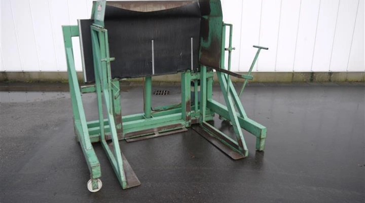 Van Rooyen kantelaar voor kuubskisten (1)