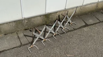 Auerbach spacing fork for pot handling