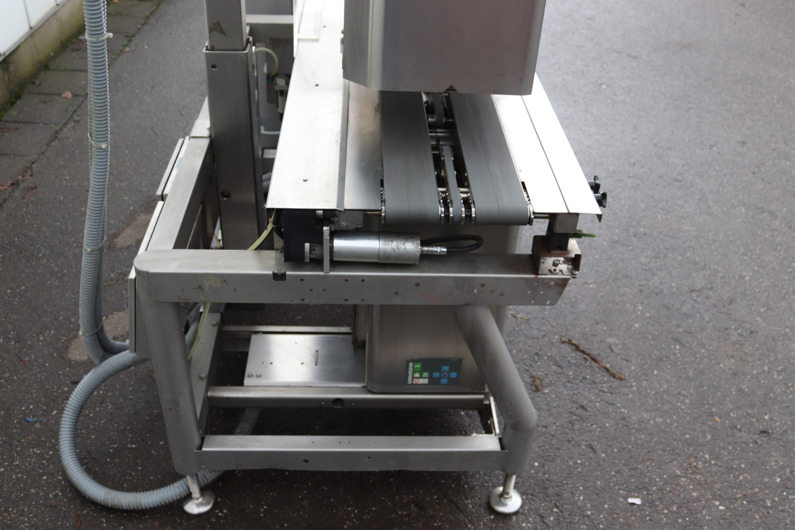 Bizerba GLM Weigh Price Labeller With Check Weigher • Duijndam Machines