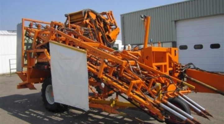 Dewulf towed harvester image 1