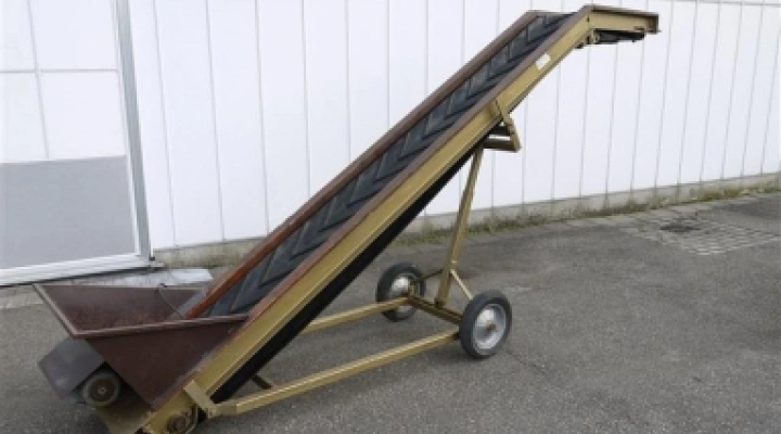 Hienen elevator / conveyor with bend image 1