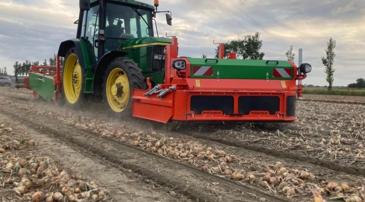 Holaras haulm toppers in field