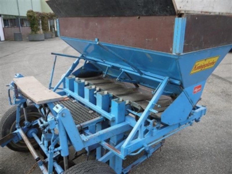 Koningsplanter planting machine 5 rows for bulbs and onions • Duijndam