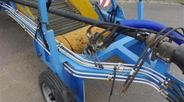 Krukowiak onion pick up machine - onionloader