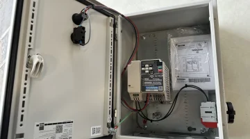 Nowa szafa rozdzielcza z falownikiem do silników do 1,1kw