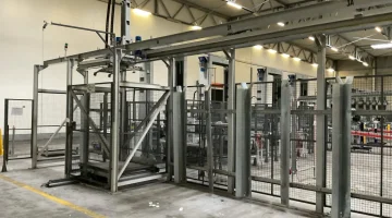 Sorma magazzino pallet vuoto con portale e navetta e pallettizzatori 3/4