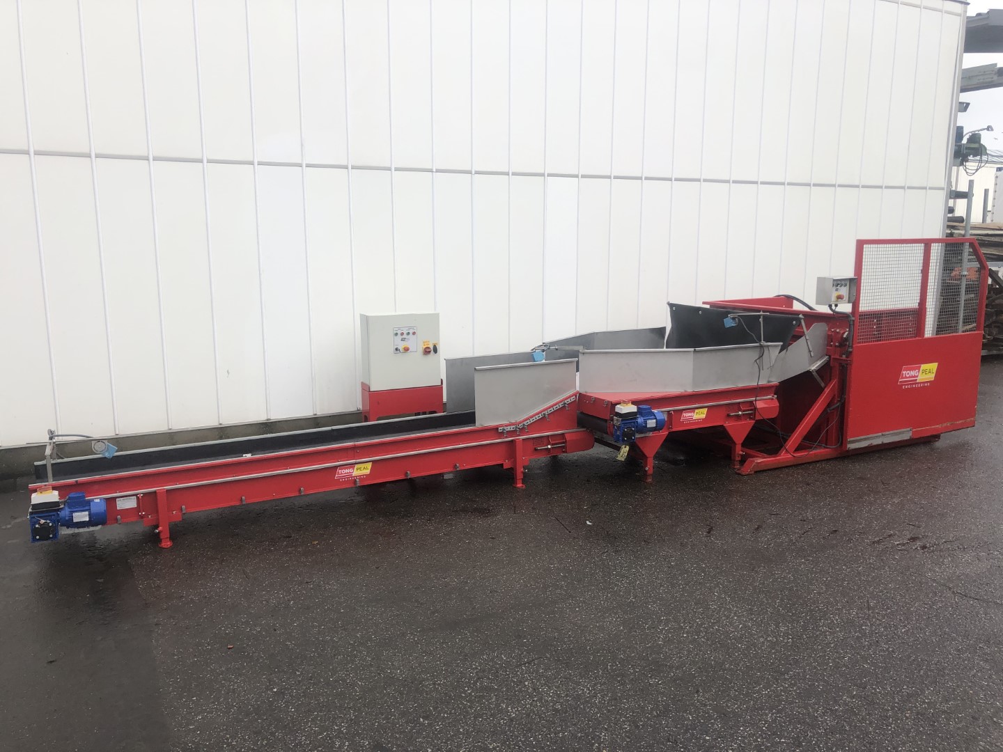 Tong Peal Box tipper 130 cm with hopper and conveyor • Duijndam