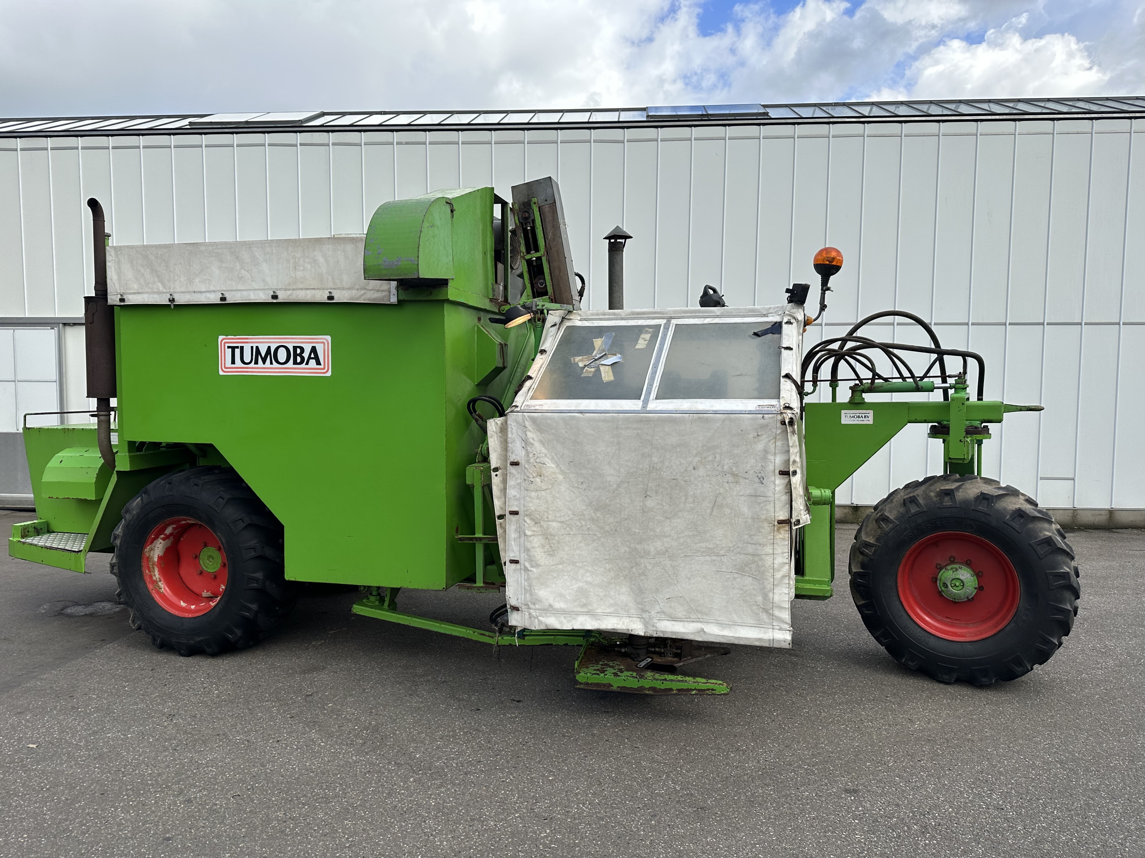 Tumoba 4 row harvester for Brussel sprouts Duijndam Machines