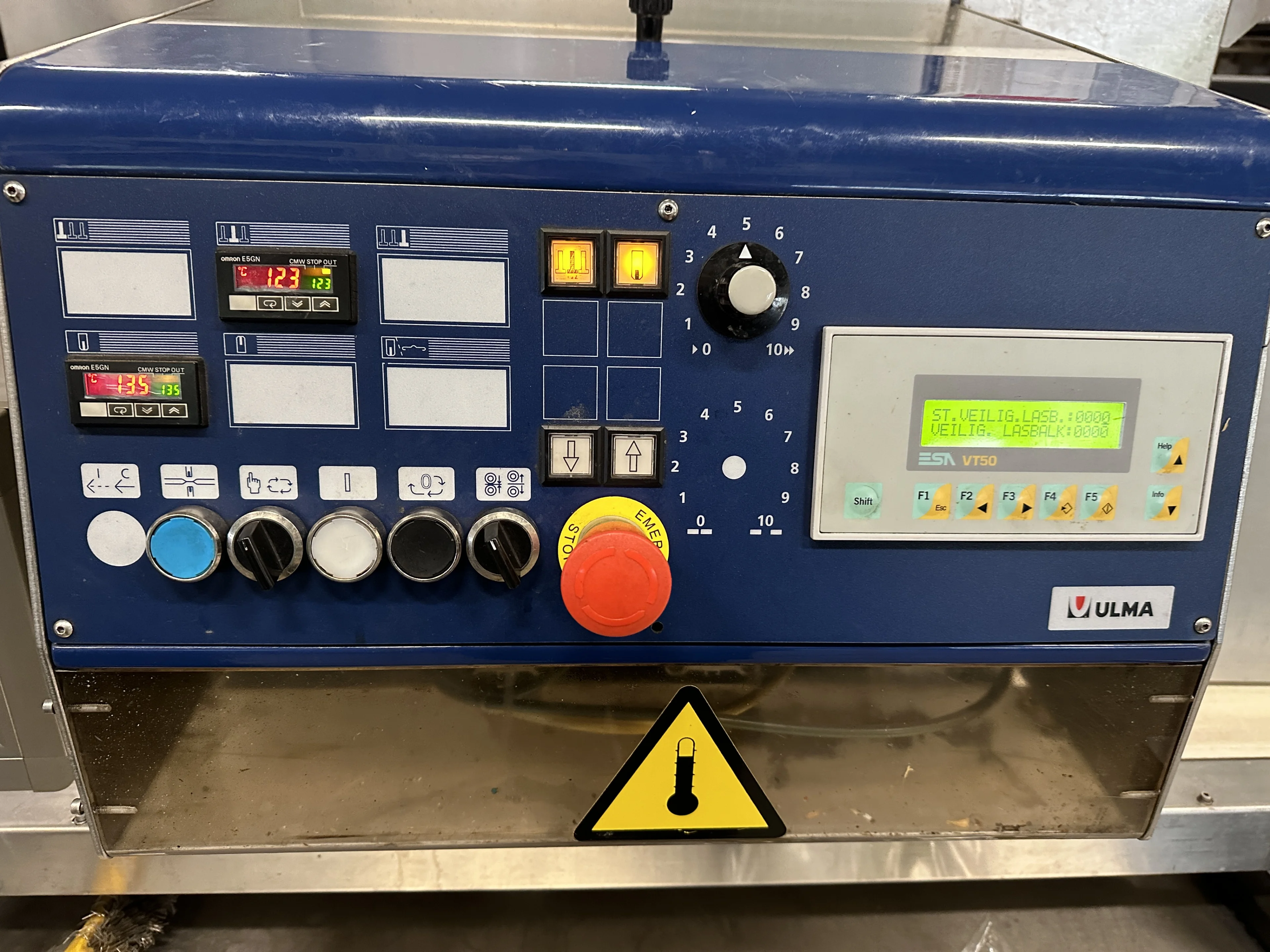 Ulma PV-350 flowpacker with supply belt • Duijndam Machines