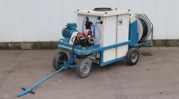 Weterings 600 liter Spritzwagen mit Schlauchrolle